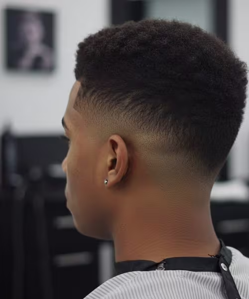 Corte masculino com acabamento em V